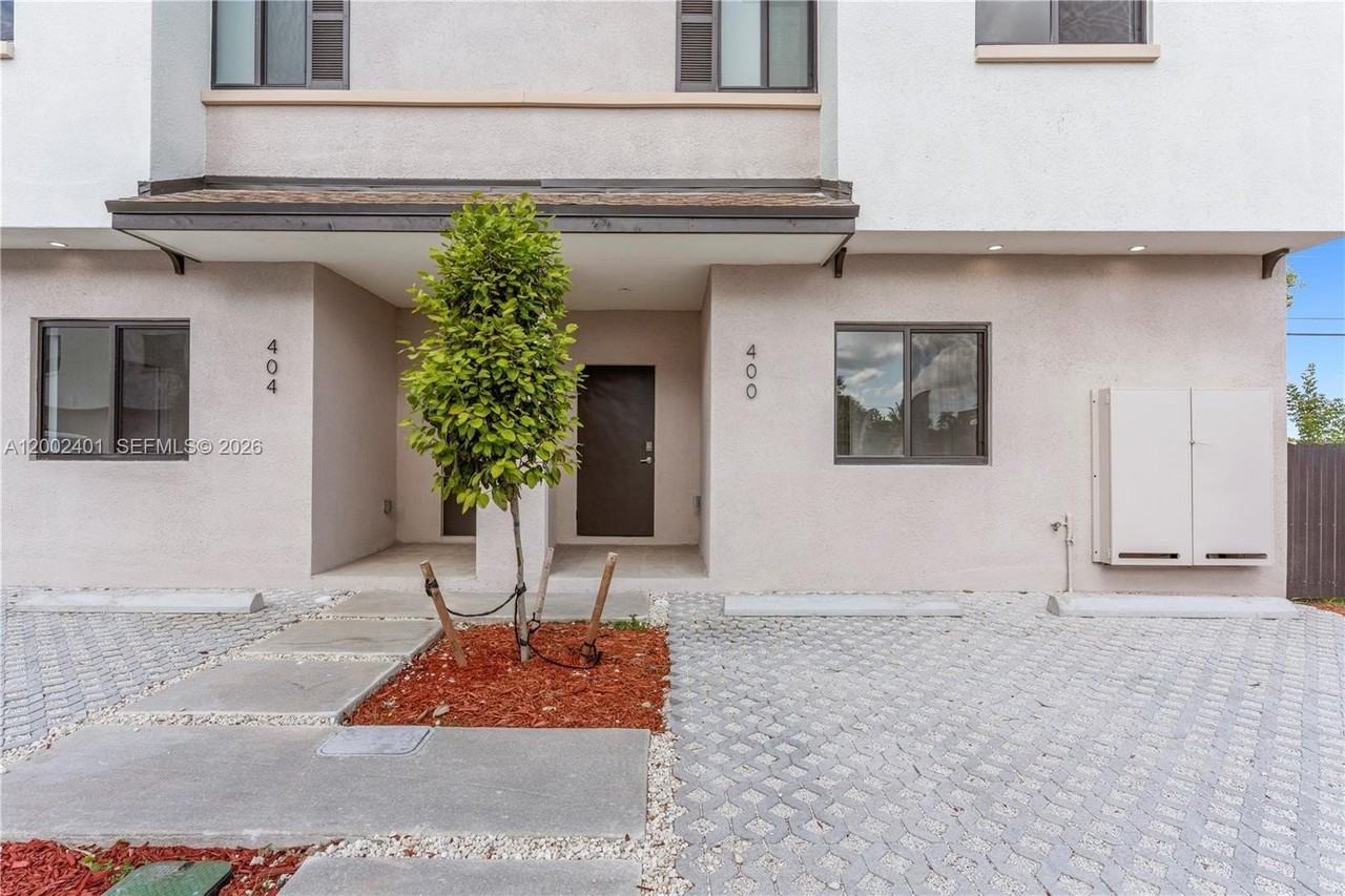 425 Sw 1st St #1 - Photo 5 of 28