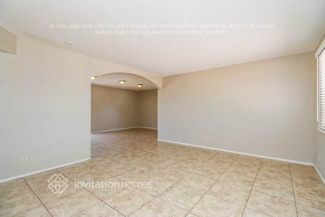 3526 S Shafer Dr - Photo 4 of 18