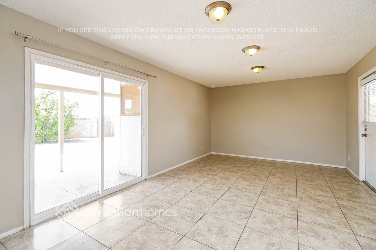 3526 S Shafer Dr - Photo 3 of 18