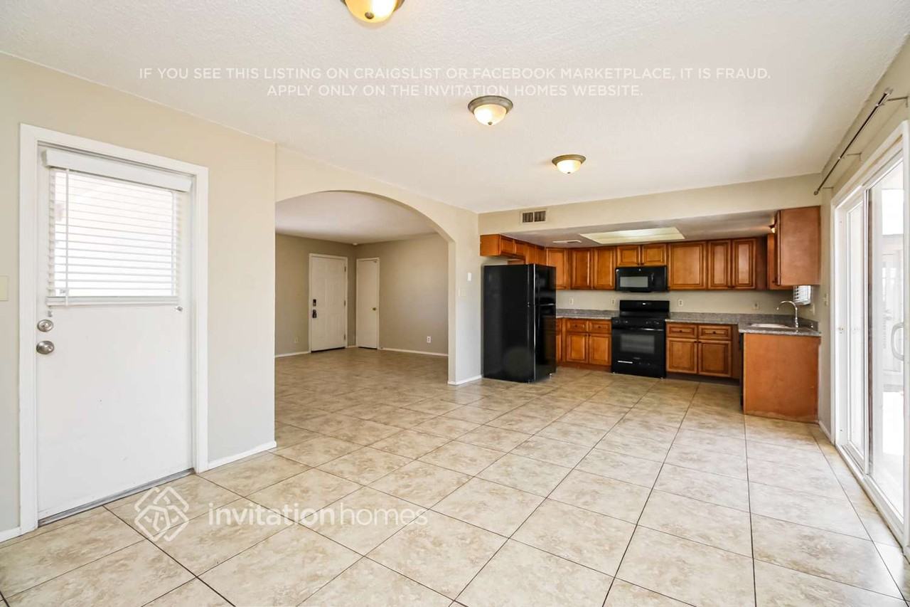 3526 S Shafer Dr - Photo 6 of 18