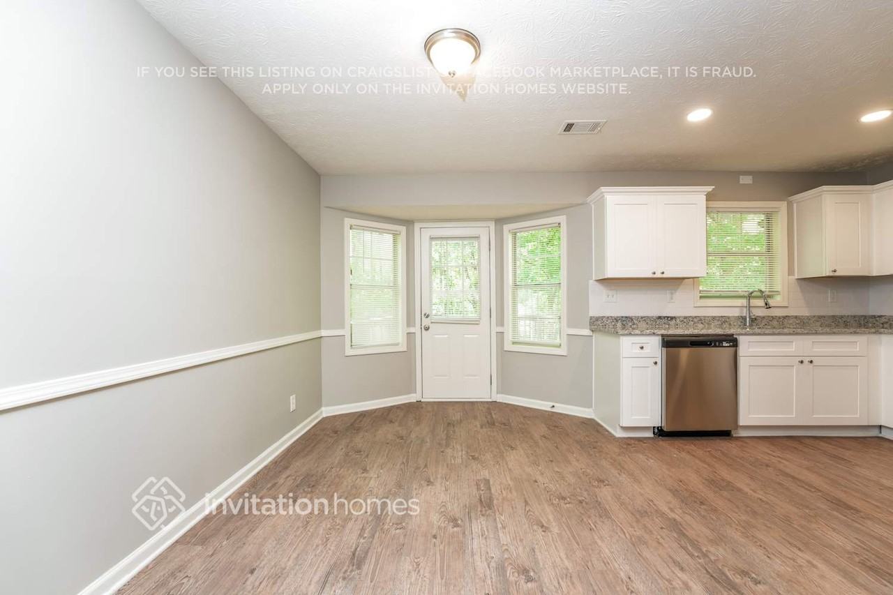 585 Elvina Ct - Photo 6 of 18