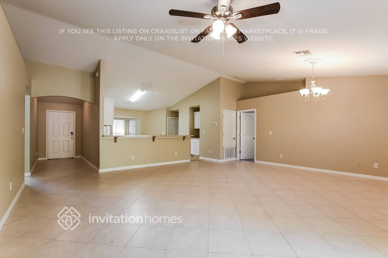 11609 Lake Dr - Photo 3 of 17