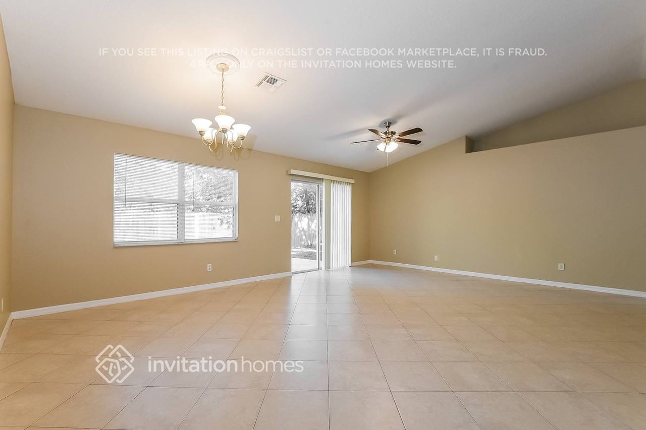 11609 Lake Dr - Photo 5 of 17