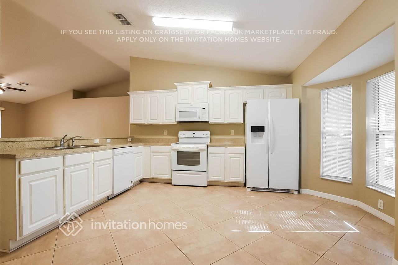 11609 Lake Dr - Photo 7 of 17