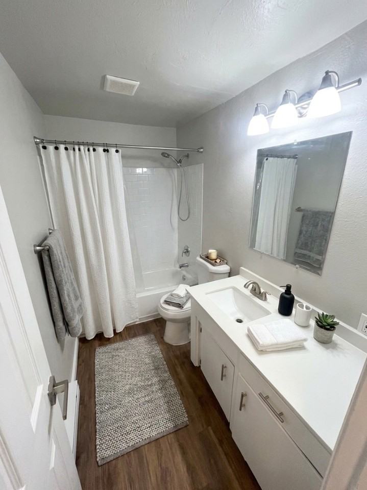 102 Summit Ave N #1 - Photo 3 of 5