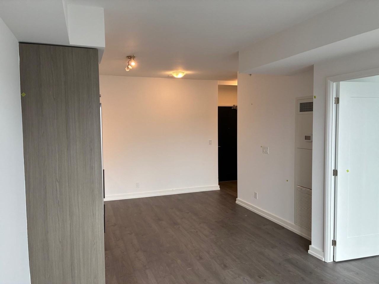 75 James St S #824 - Photo 3 of 14