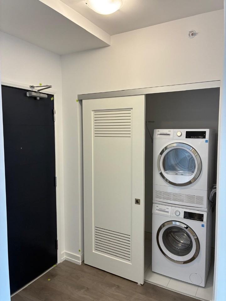 75 James St S #824 - Photo 7 of 14