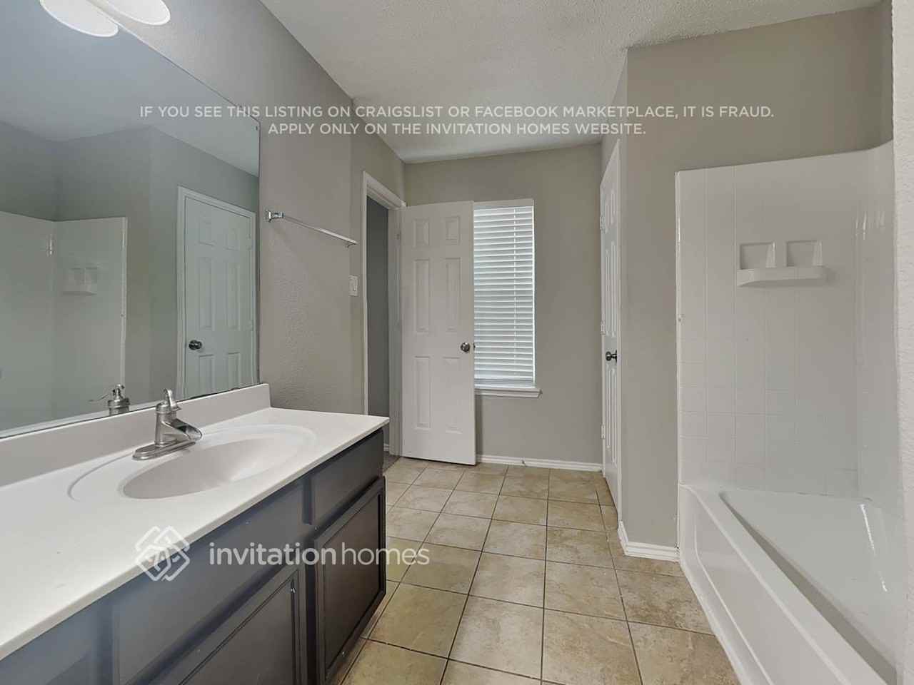 910 Simi Dr - Photo 3 of 18