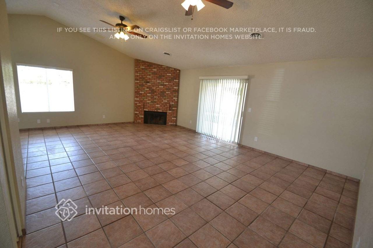 704 N Oracle - Photo 2 of 13