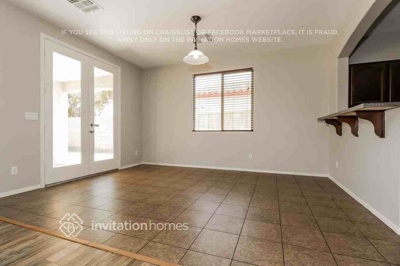 17601 W Lilac St - Photo 5 of 16