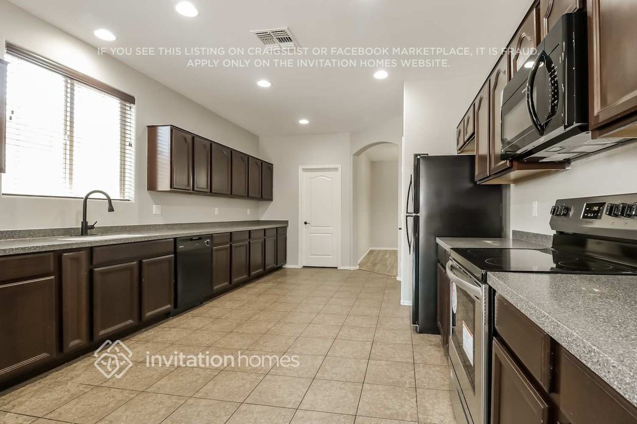 17601 W Lilac St - Photo 6 of 16