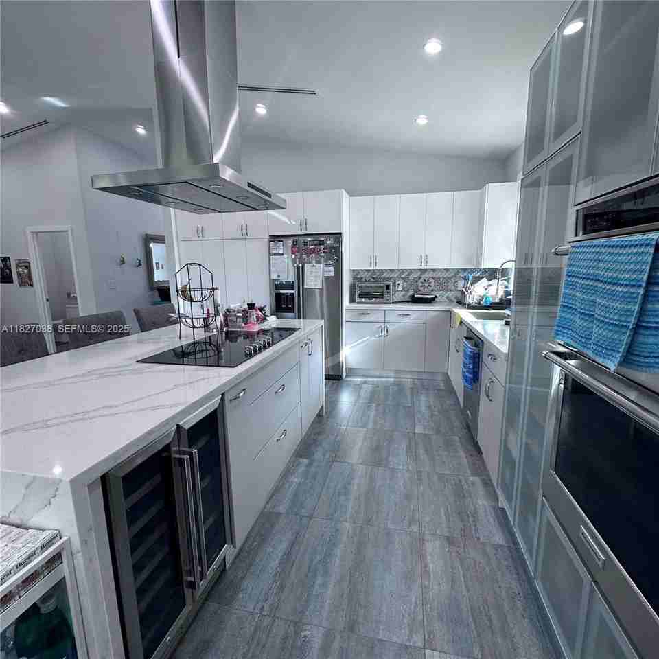 16012 Southwest 64th Terrace - Photo 3 of 46