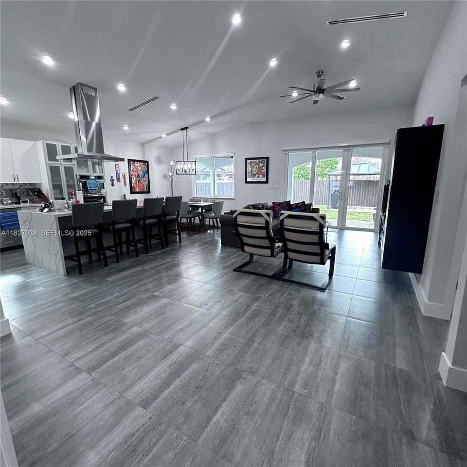 16012 Southwest 64th Terrace - Photo 4 of 46