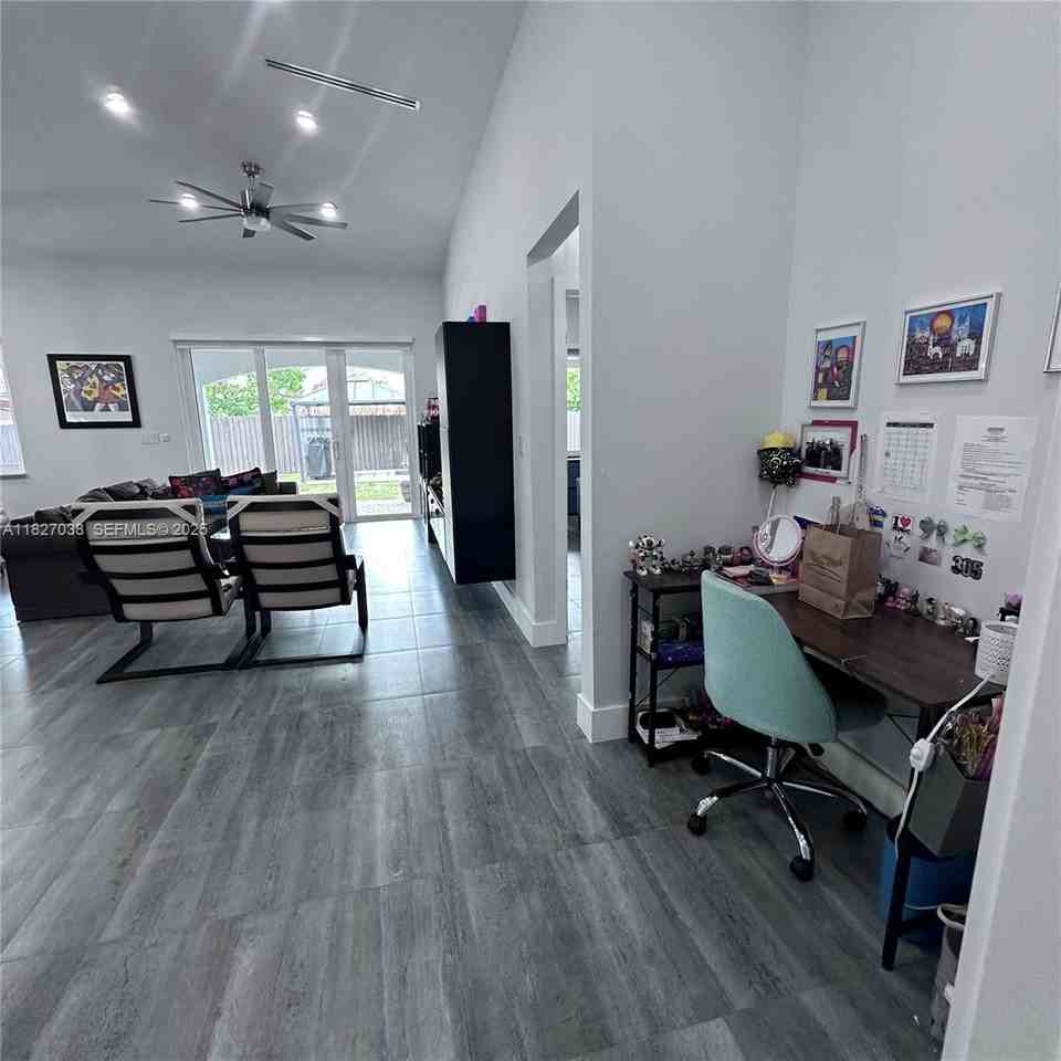 16012 Southwest 64th Terrace - Photo 5 of 46