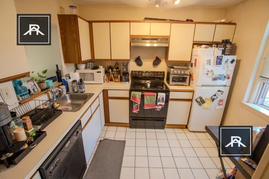 90 Gordon St - Photo 5 of 10