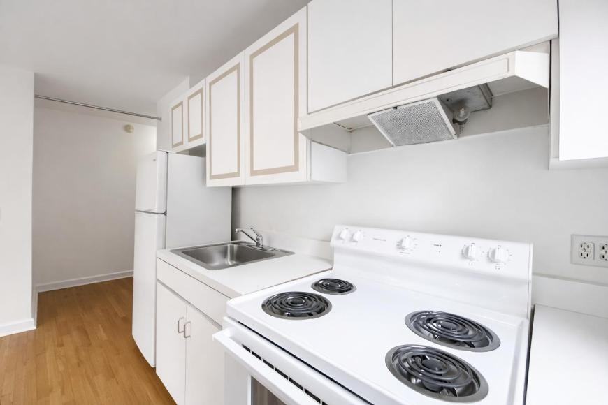 182 Claremont Ave - Photo 5 of 7