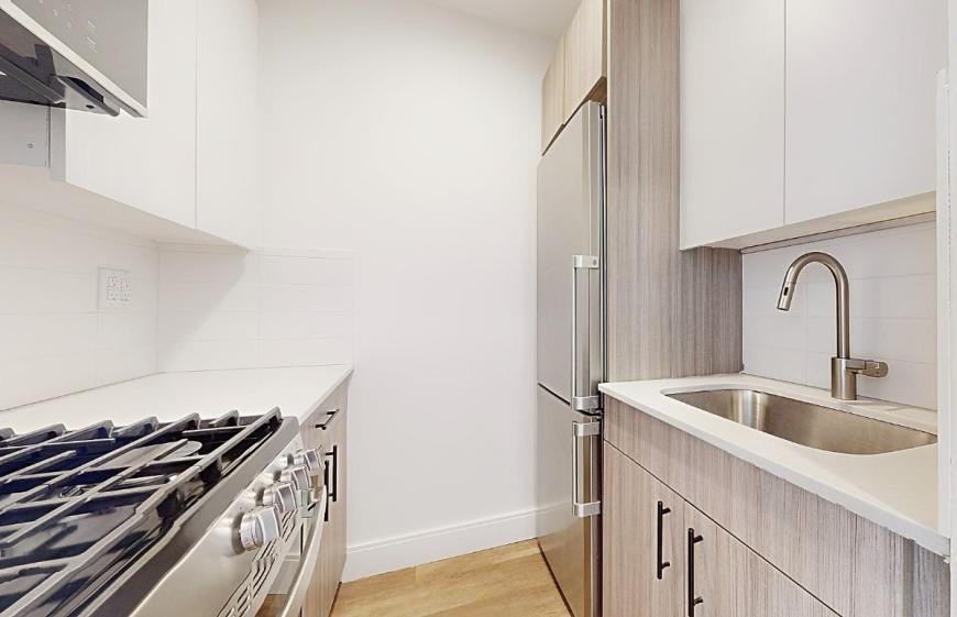 220 E 26th St - Photo 4 of 5