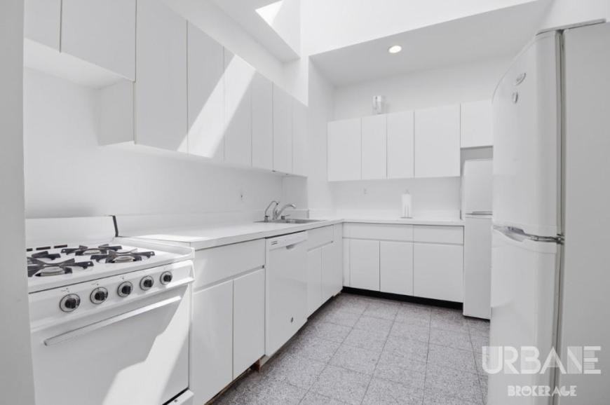 84 E 10th St - Photo 4 of 10