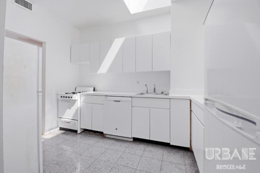 84 E 10th St - Photo 5 of 10