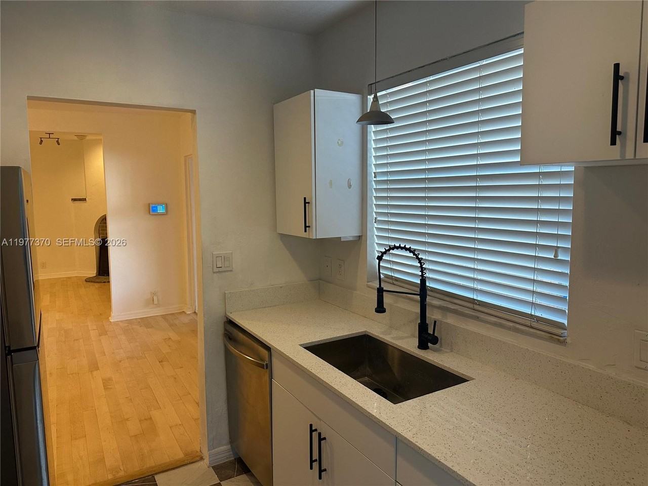 725 Navarre Ave - Photo 5 of 8