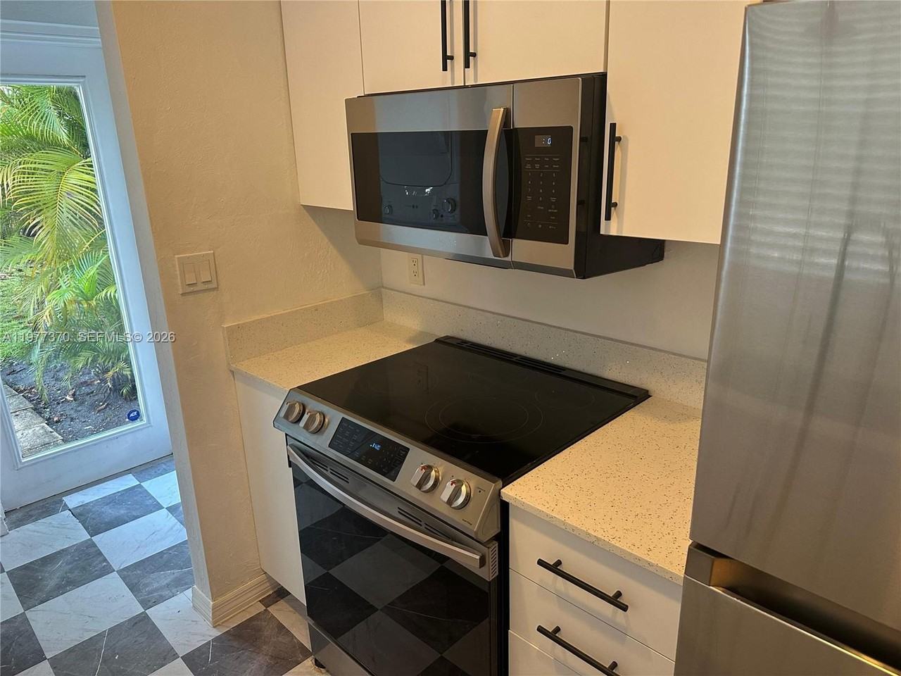 725 Navarre Ave - Photo 6 of 8