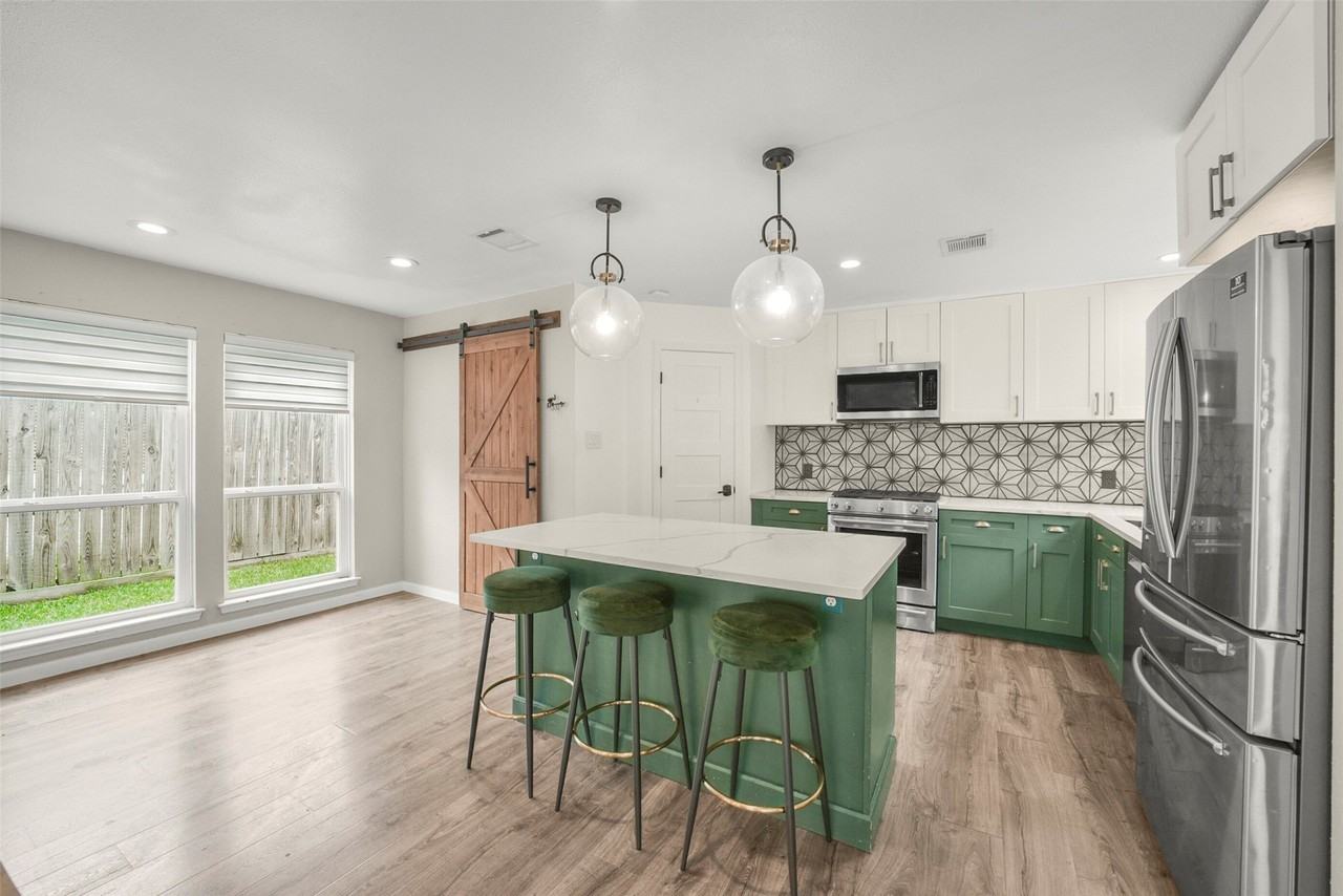 12111 Whittington Dr - Photo 2 of 18