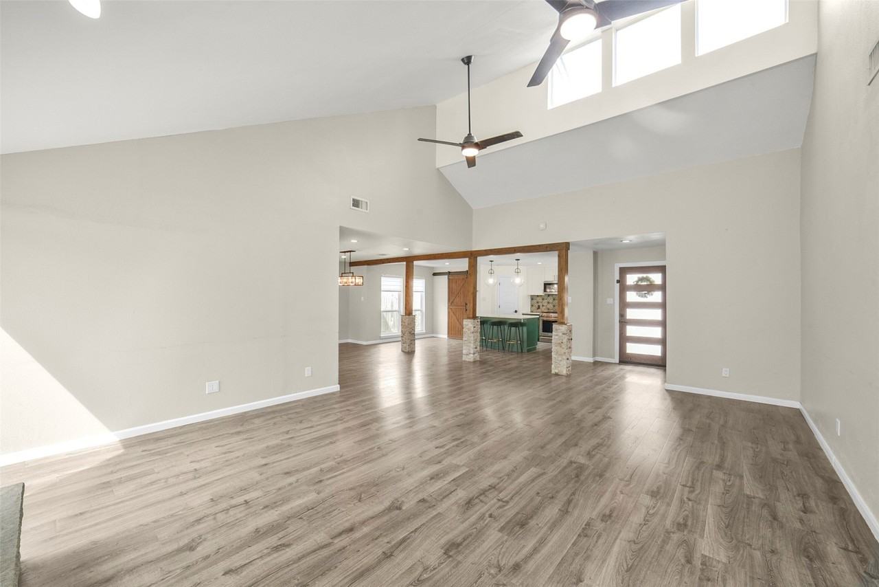 12111 Whittington Dr - Photo 3 of 18