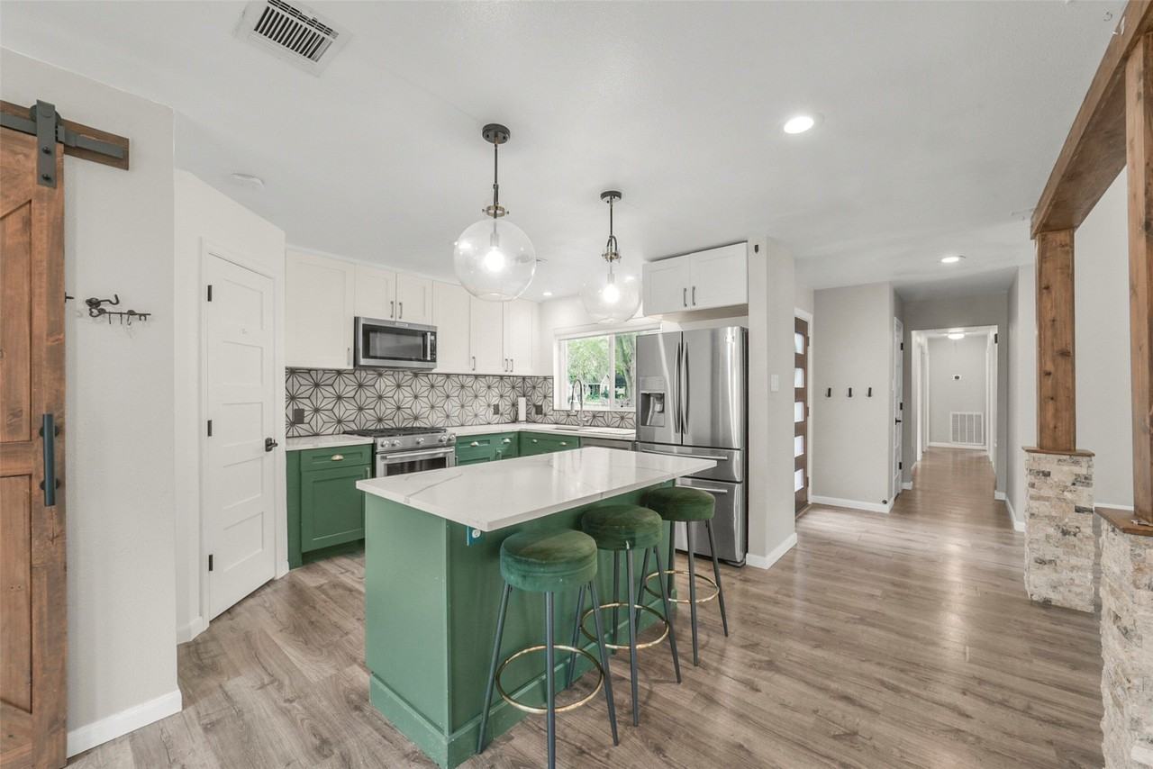 12111 Whittington Dr - Photo 6 of 18