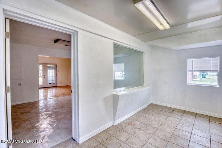 6616 Columbus Cir - Photo 3 of 12