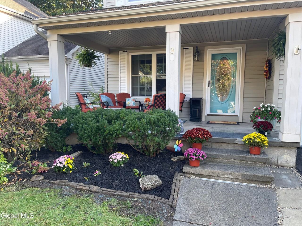 8 Furlong St - Photo 2 of 32