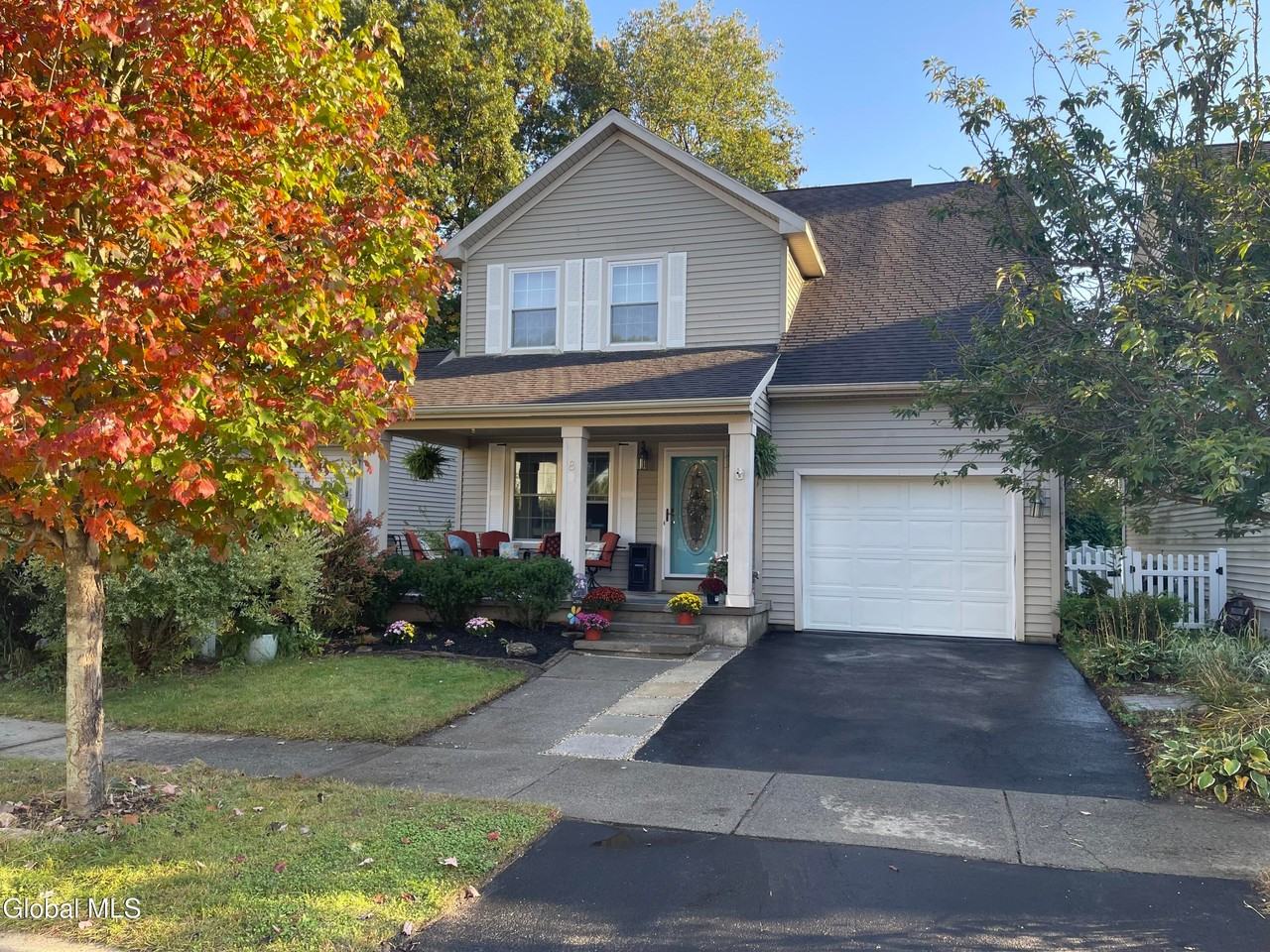 8 Furlong St - Photo 3 of 32