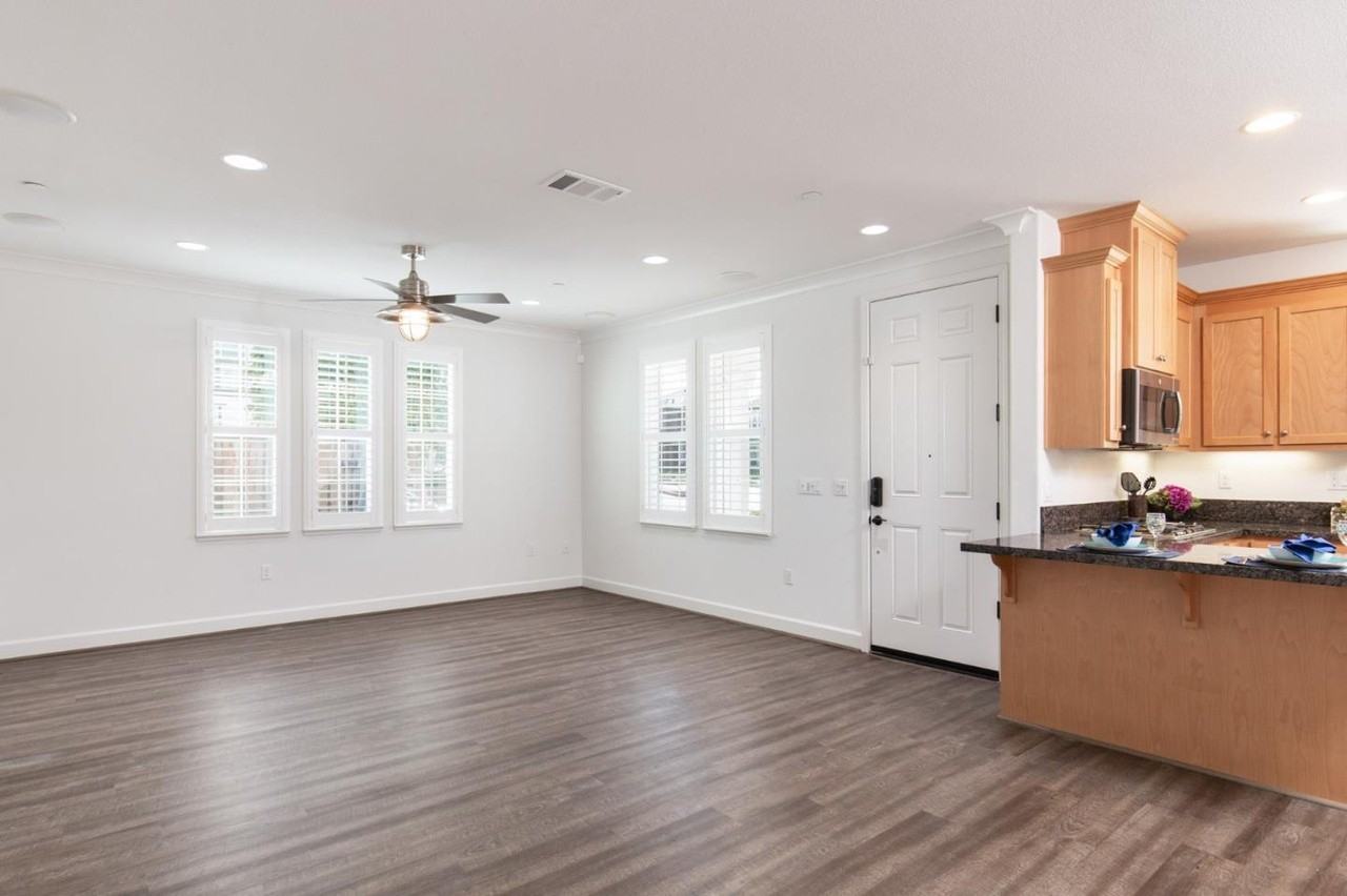217 9th St - Photo 4 of 17