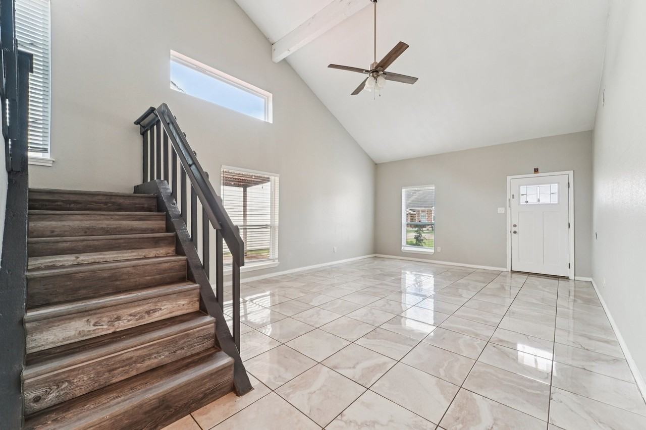 9721 Debbie Ln - Photo 3 of 28