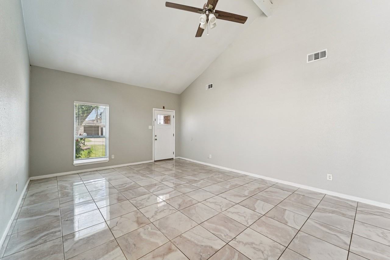 9721 Debbie Ln - Photo 7 of 28