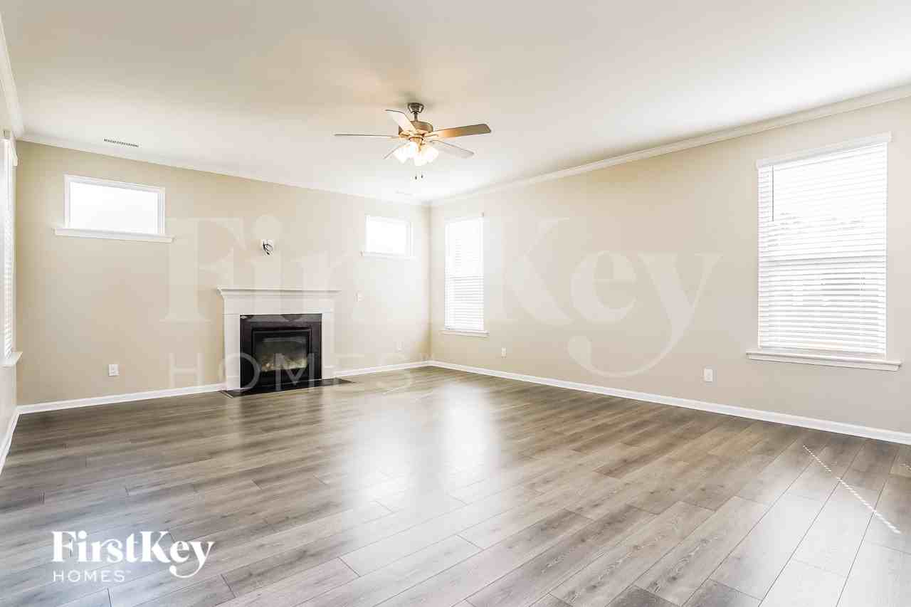 355 Streamliner Blvd - Photo 2 of 19