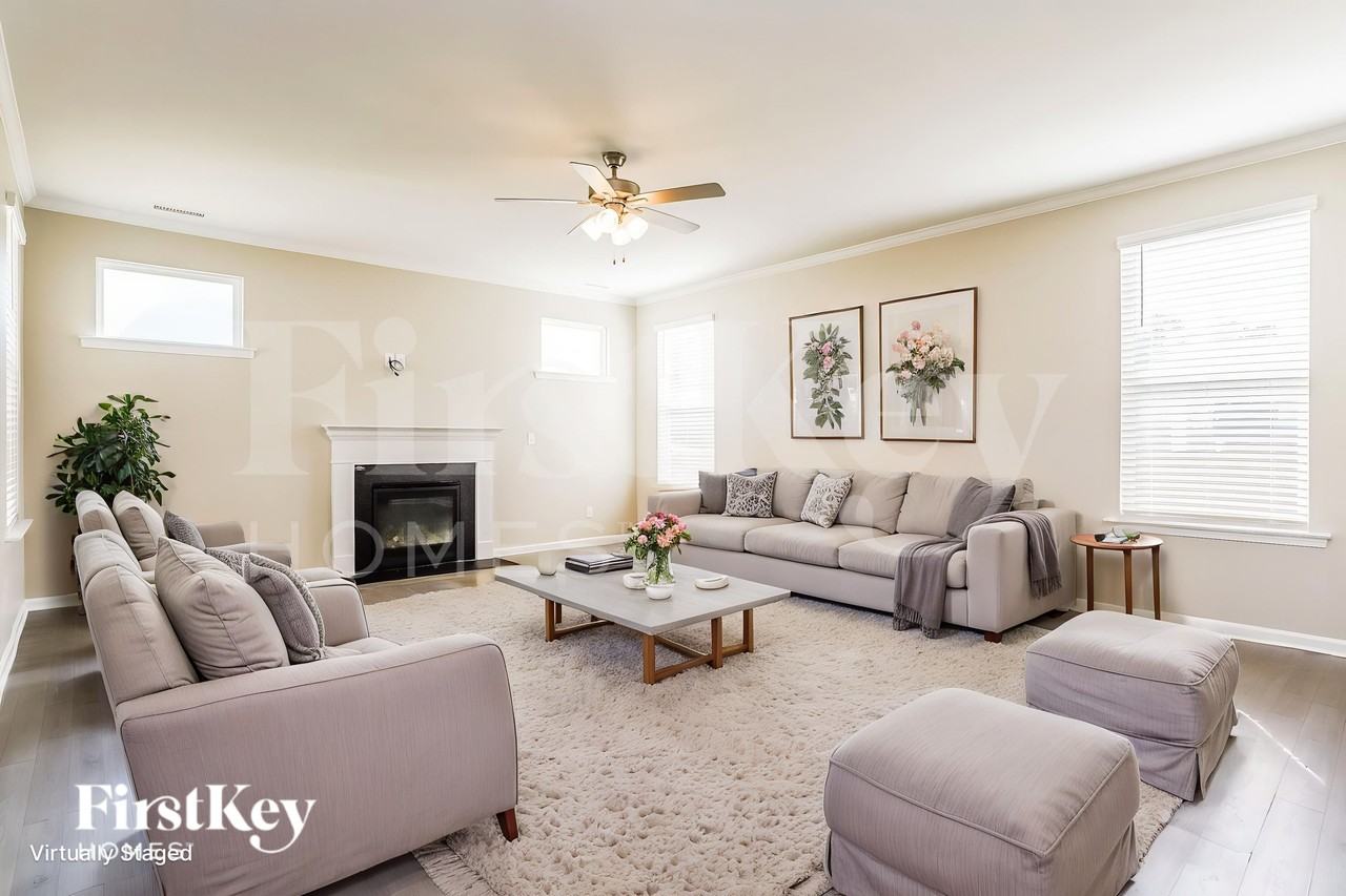 355 Streamliner Blvd - Photo 3 of 19