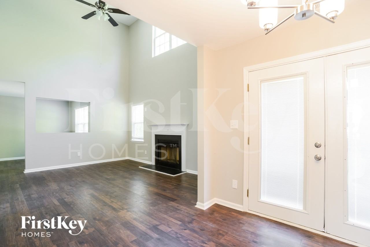 4230 Chatterleigh Dr - Photo 3 of 19