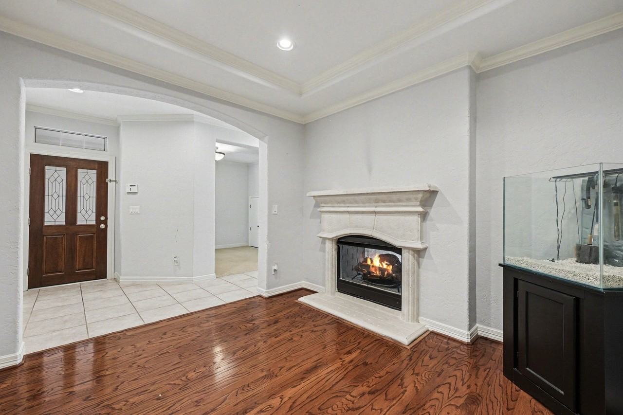 4327 Lake Walk Ct - Photo 3 of 27