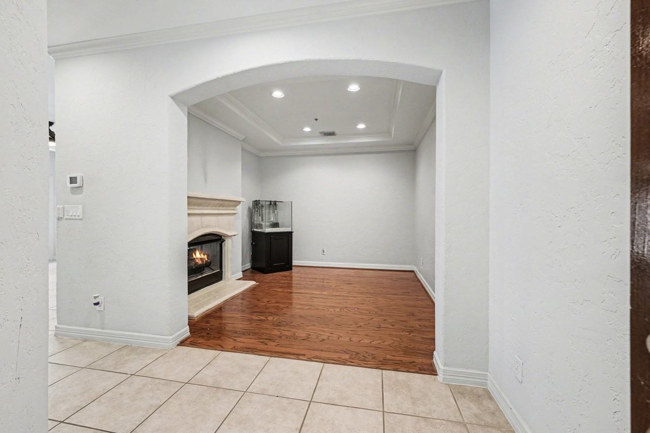 4327 Lake Walk Ct - Photo 4 of 27