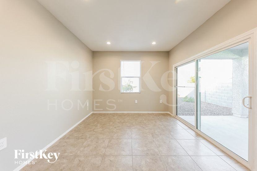 18442 W Faye Way - Photo 6 of 16