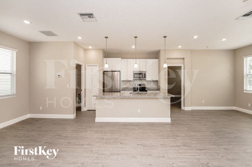 674 Tobias St Se - Photo 2 of 16