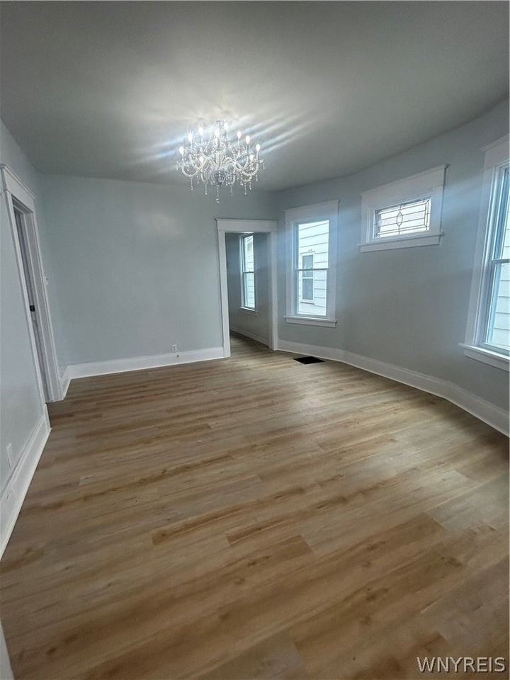 411 Lower Cambridge Avenue - Photo 5 of 13