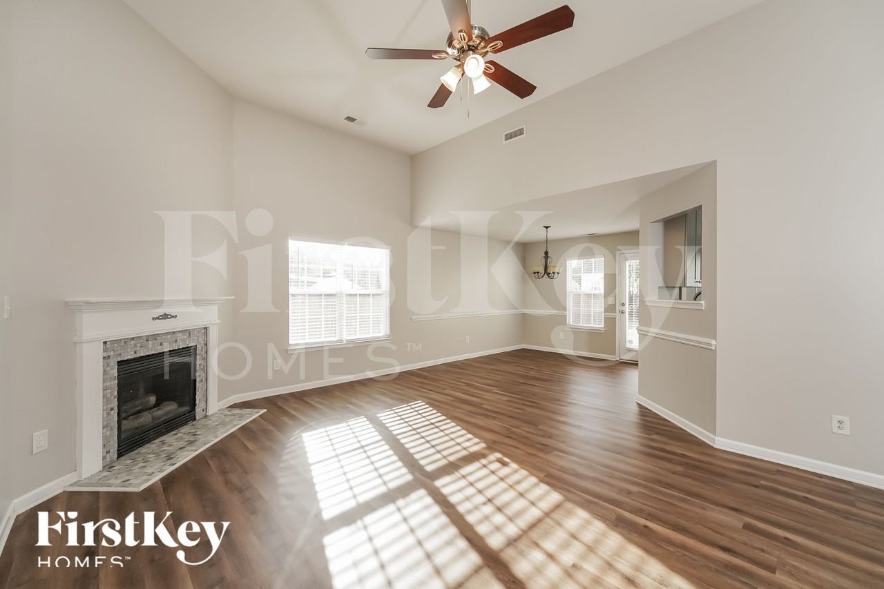 1915 Rockycreek Ln - Photo 2 of 15