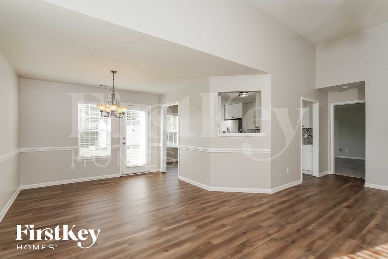 1915 Rockycreek Ln - Photo 3 of 15