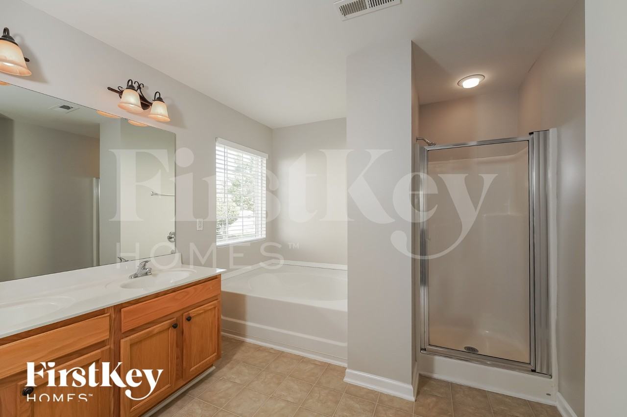 1915 Rockycreek Ln - Photo 7 of 15