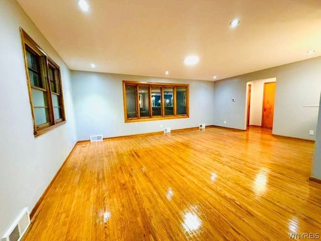 2791 N Forest Rd - Photo 4 of 14