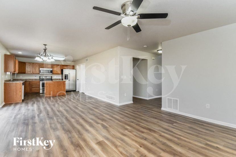 7606 Sistine Ln - Photo 4 of 15