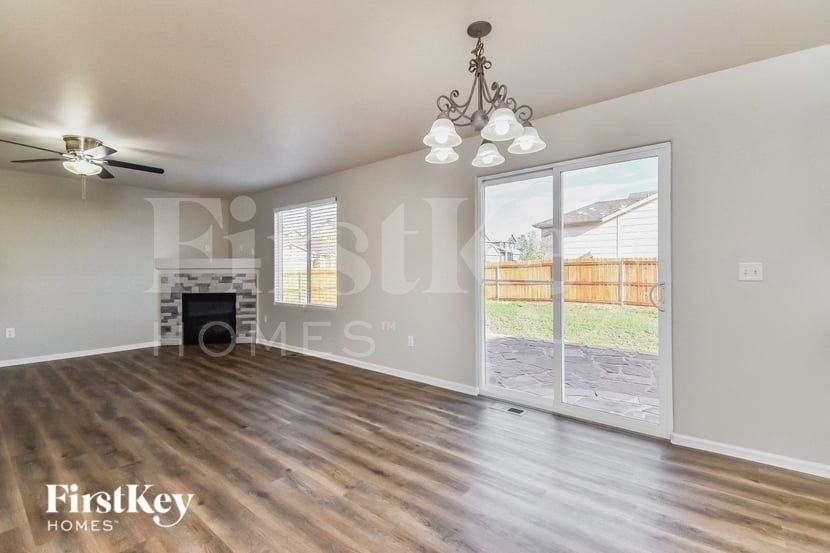 7606 Sistine Ln - Photo 5 of 15