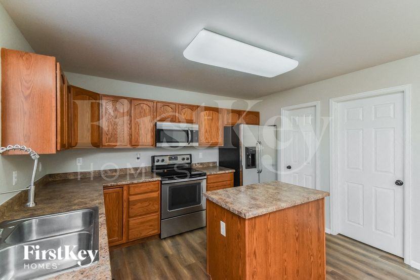 7606 Sistine Ln - Photo 6 of 15