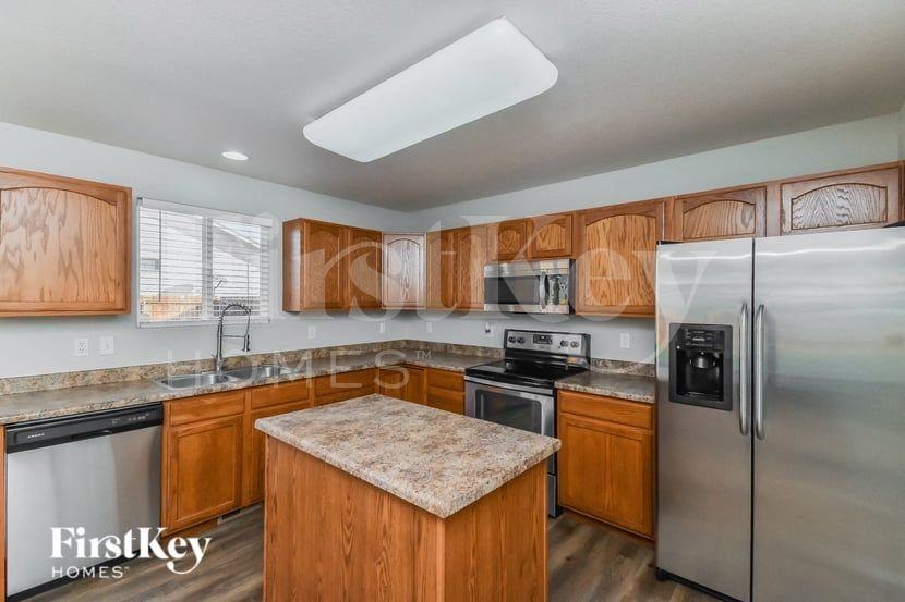 7606 Sistine Ln - Photo 7 of 15